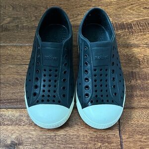Native Jefferson Black Slip-Ons with White Accents Sz 12C